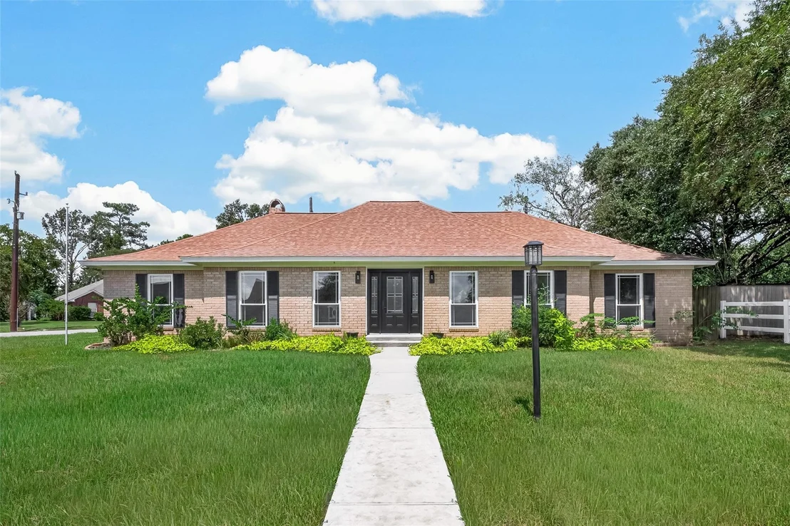 Photo of 3518 Shore Shadows Drive