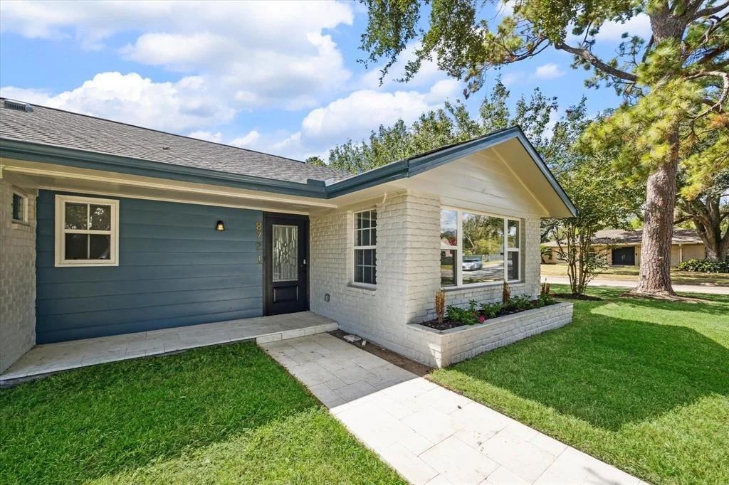 Photo of 8721 Westview Drive