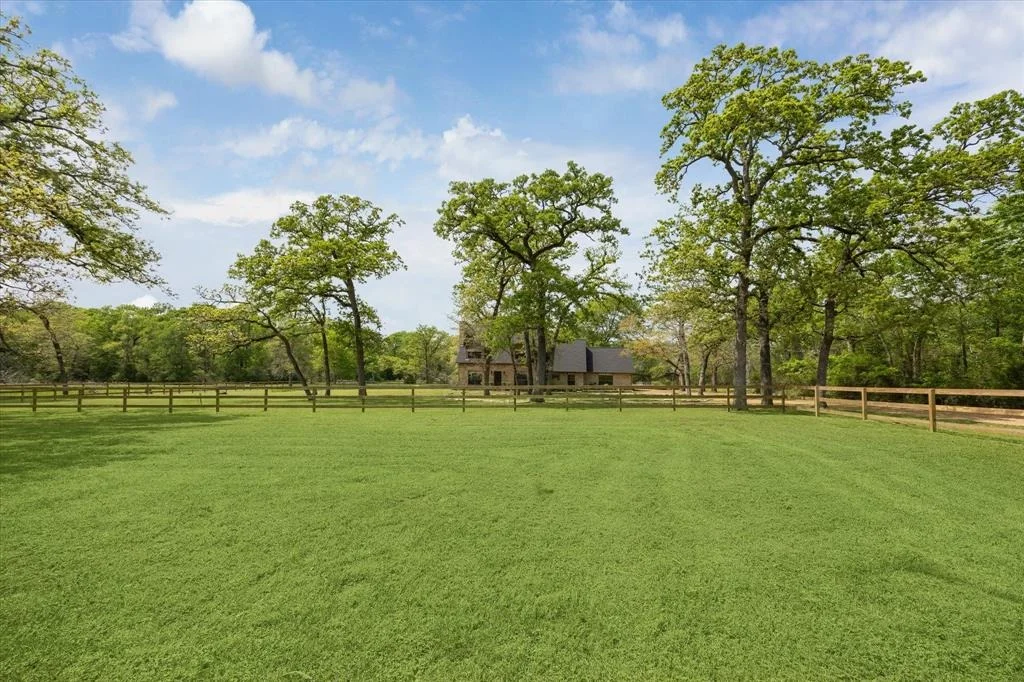 Photo of 575 Oak Meadow Road