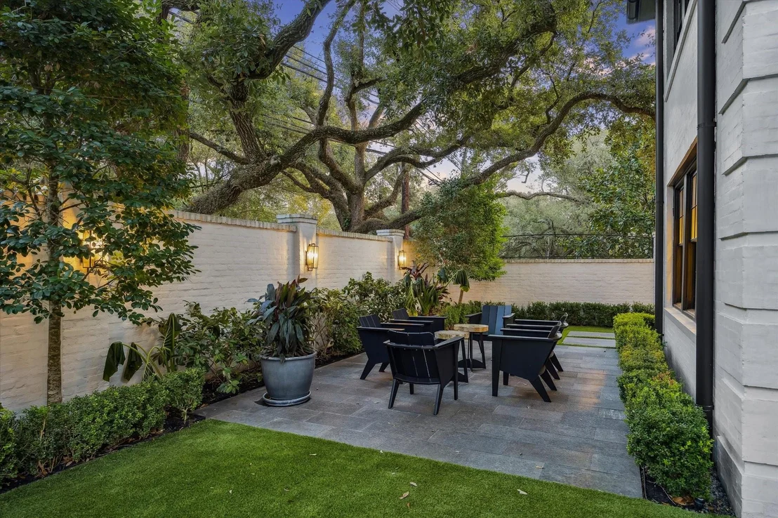 Photo of 1702 South Boulevard