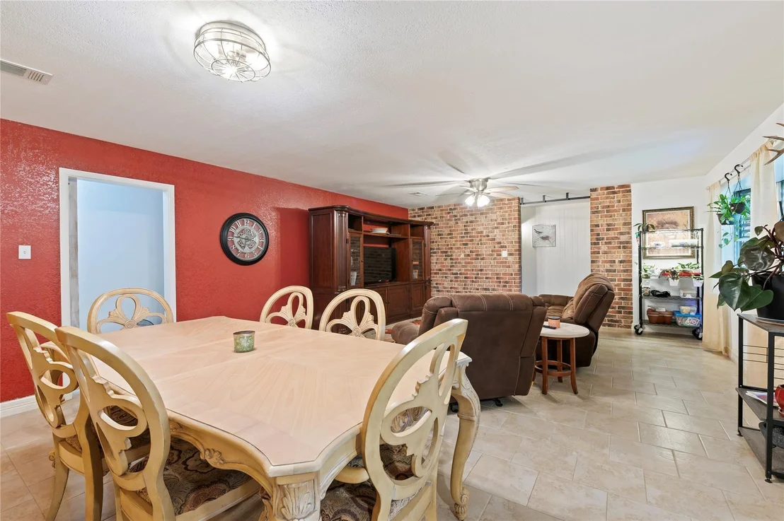 Photo of 725 Thompson Road