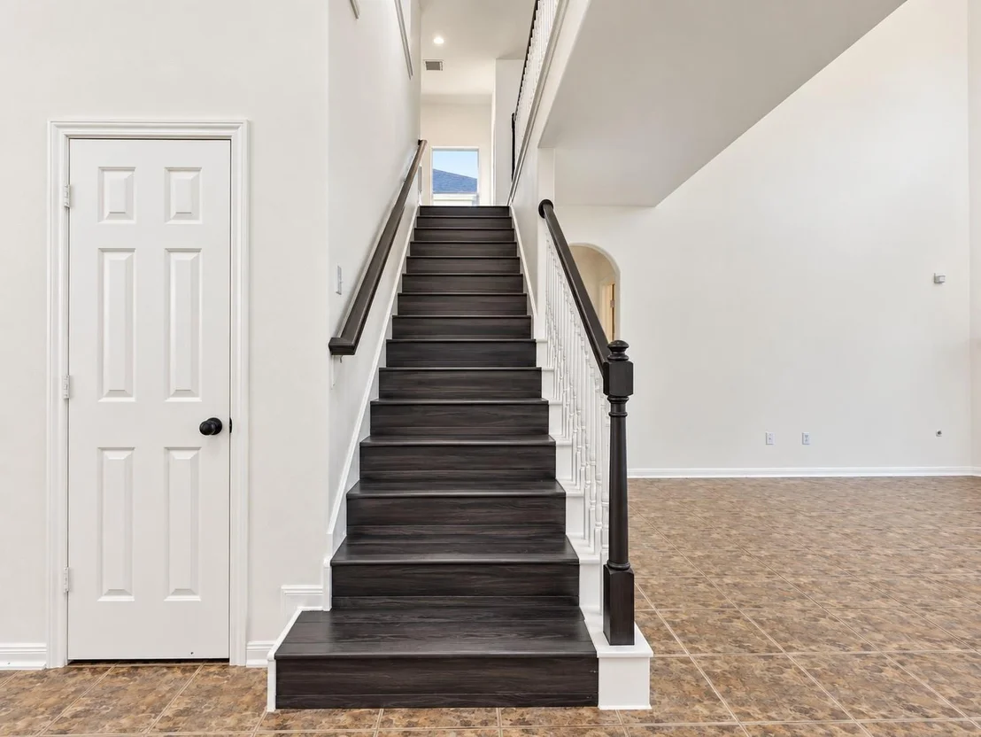 Photo of 6043 Heathmoor Lane