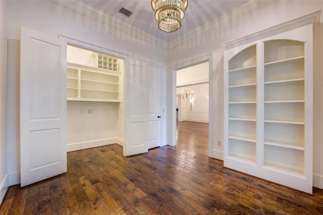 Photo of 4615 Laurel Street