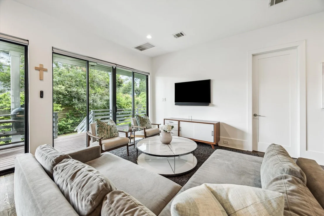 Photo of 1010 Waltway Drive