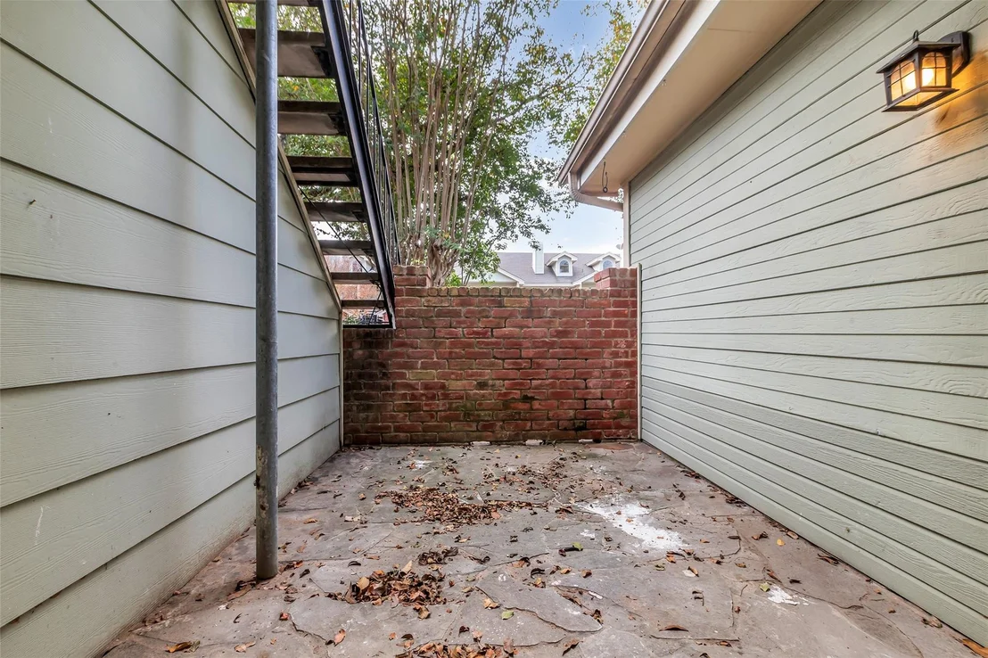 Photo of Unit 10 at 4900 Floyd Street