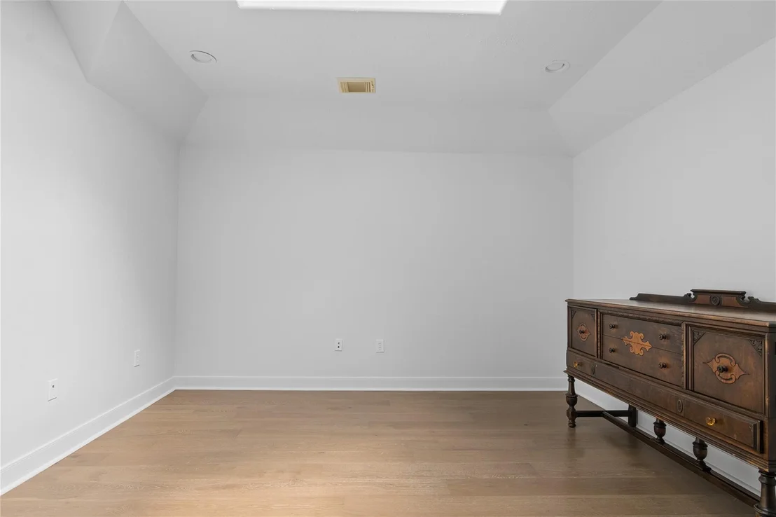 Photo of 2 Surrey Run Place