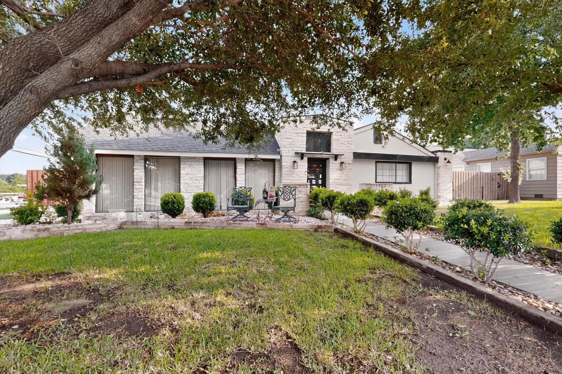 Photo of 1402 James Drive