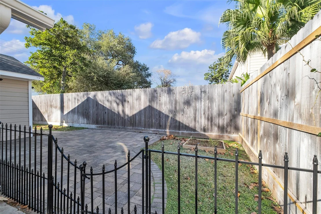 Photo of 3932 Marquette Street