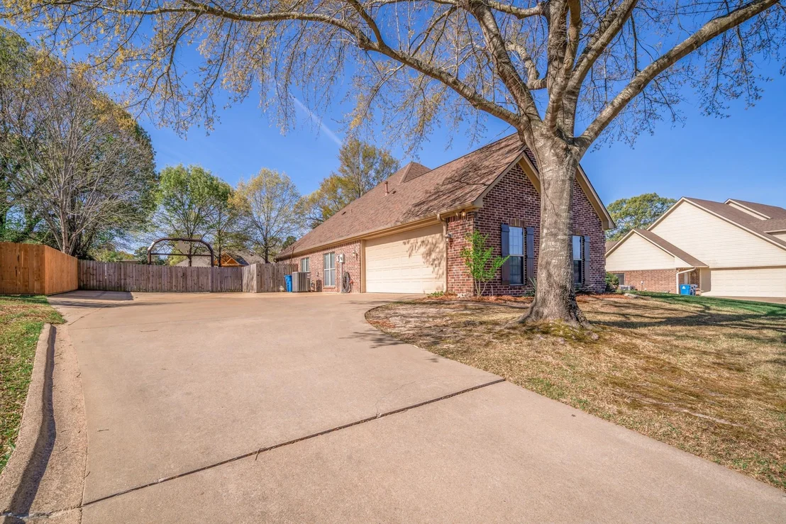 Photo of 104 Glen Rose Trail