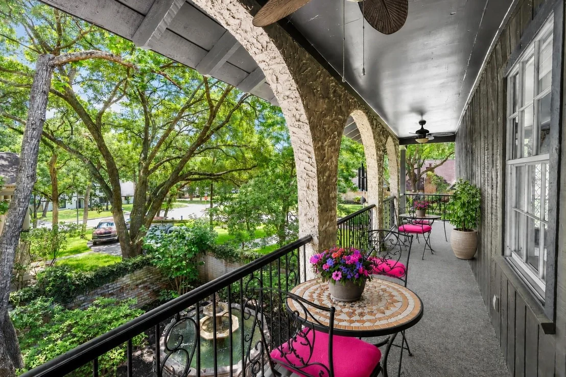 Photo of 6106 Larkmount Drive