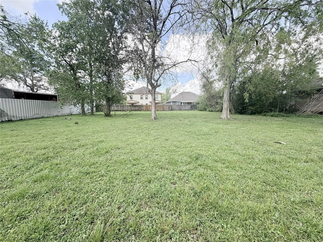 Photo of 7527 Burt Street