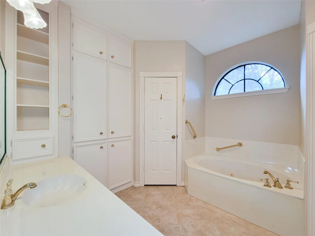 Photo of 5810 Glenmere Lane