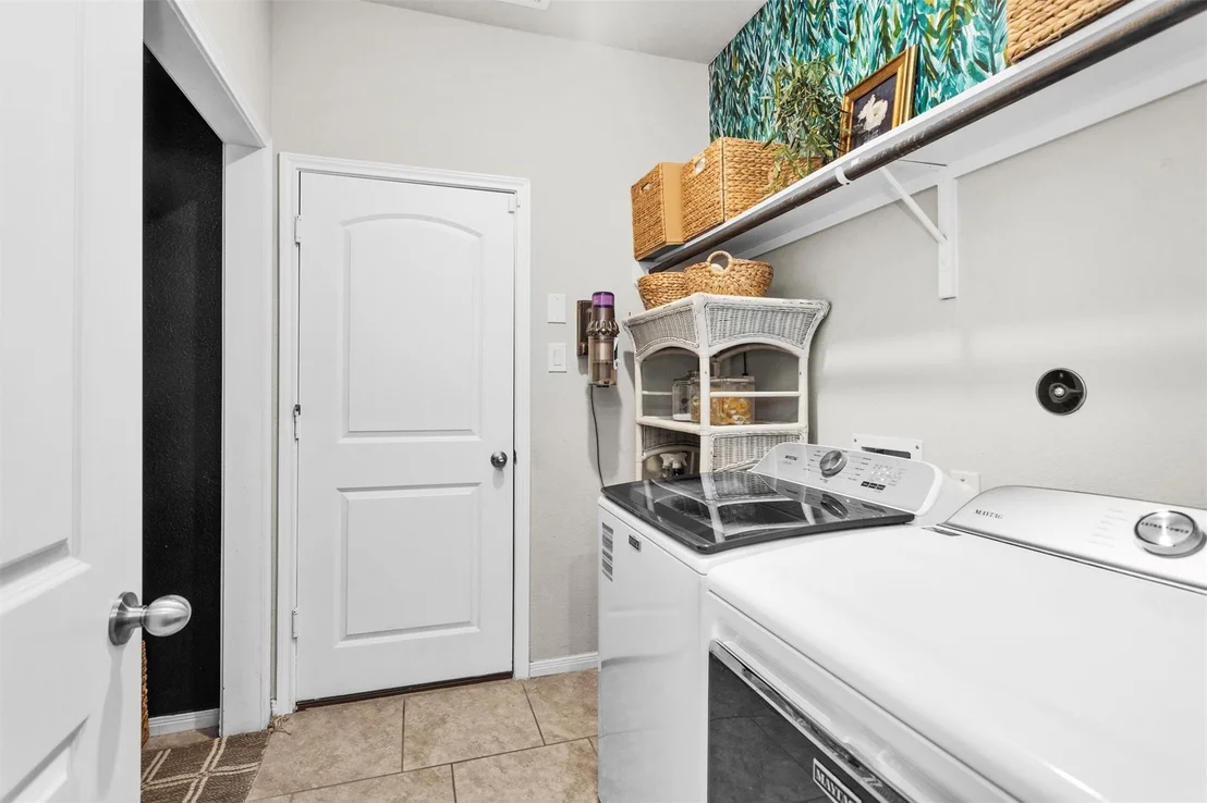 Photo of 9184 White Tail Drive
