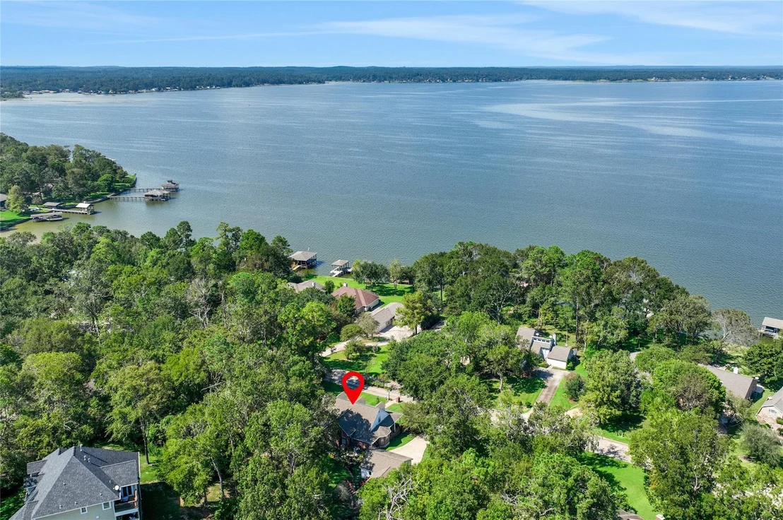 Photo of 220 Lake Oaks Boulevard