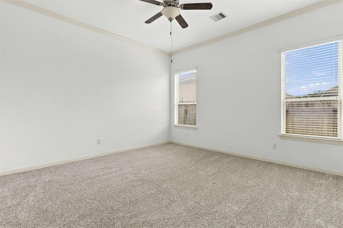 Photo of 637 Maple Point Drive E