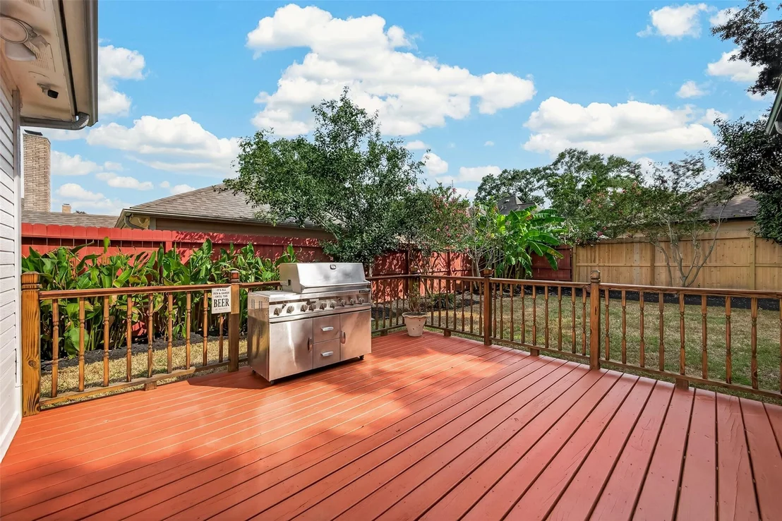 Photo of 18331 Longcliffe Drive
