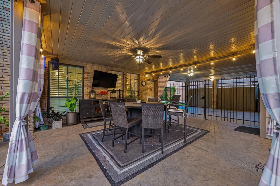 Photo of 5911 Springton Lane