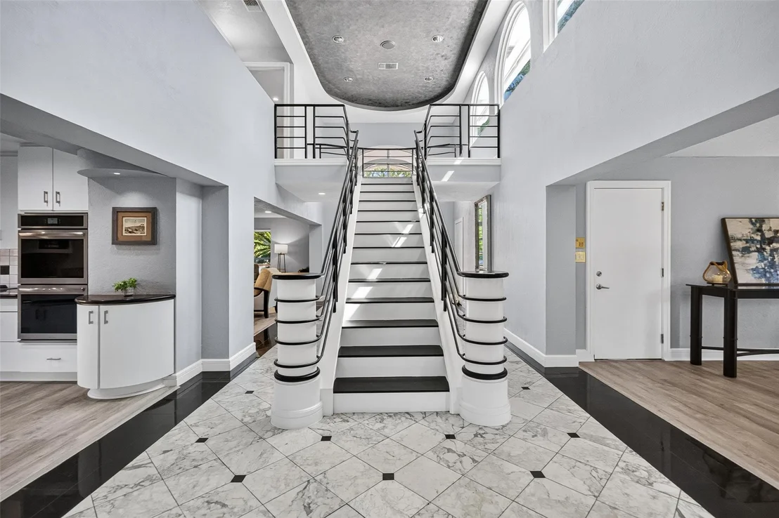 Photo of 1003 Villa Court Drive