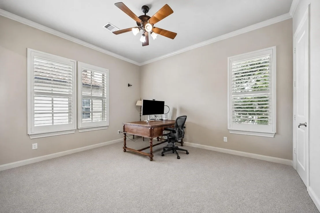 Photo of 907 Queen Annes Road
