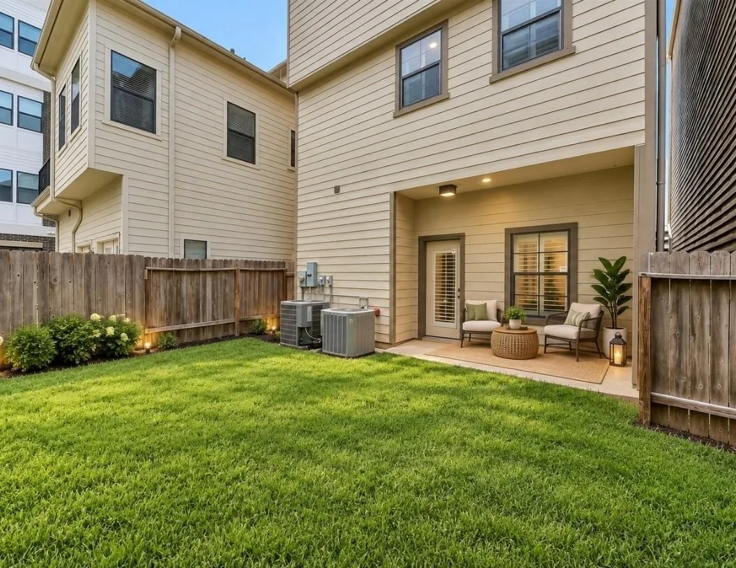 Photo of 905 Garden Oaks Trace