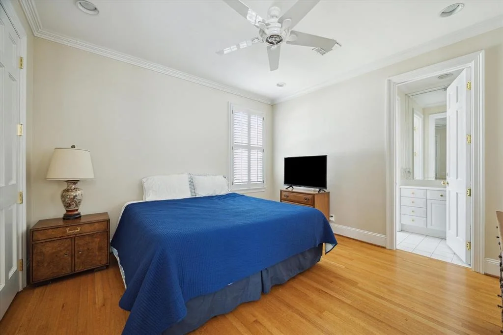 Photo of 6632 Brompton Road