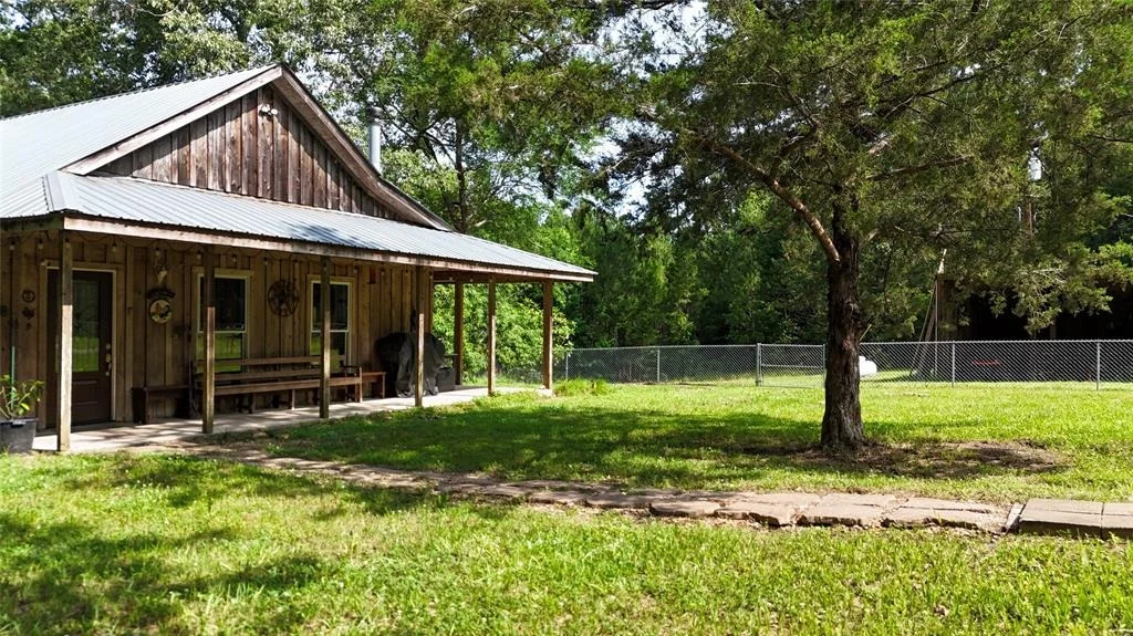 Photo of 2301 Hines Lake Road