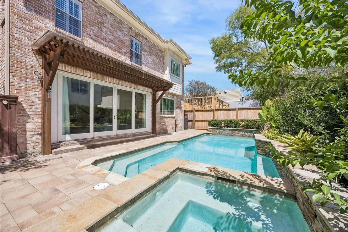 Photo of 4111 Sunset Boulevard
