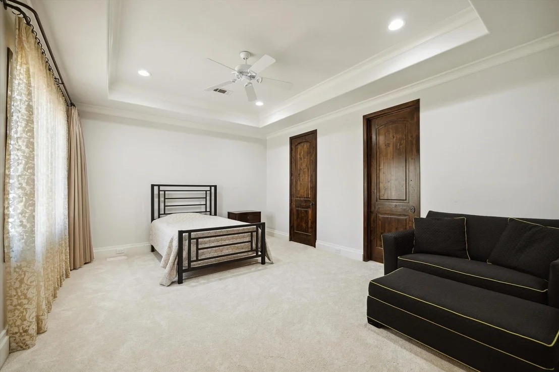 Photo of 5556 Lynbrook Drive