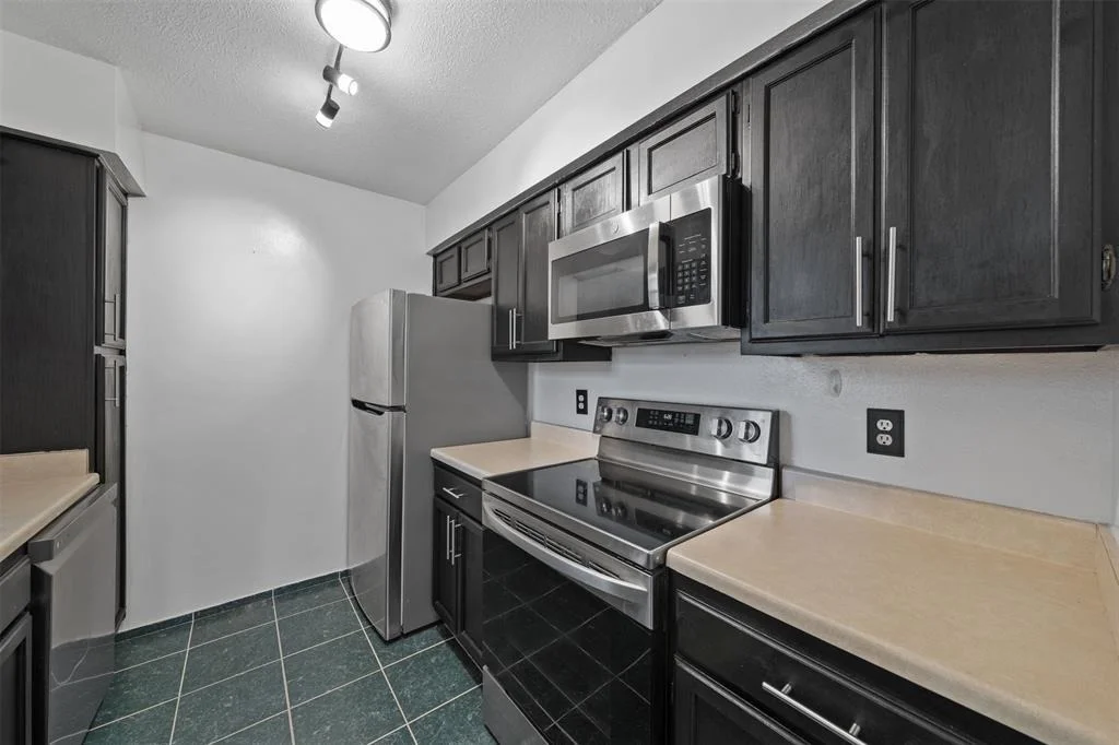 Photo of Unit 1007 at 7313 Gulf Freeway