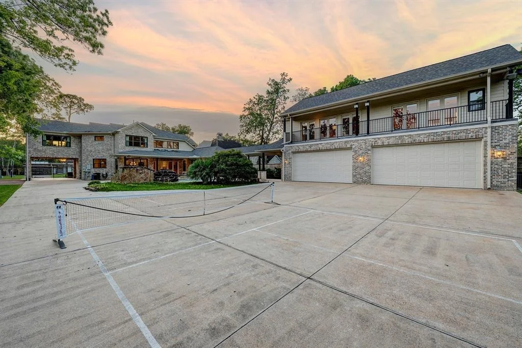 Photo of 702 Mulberry Lane