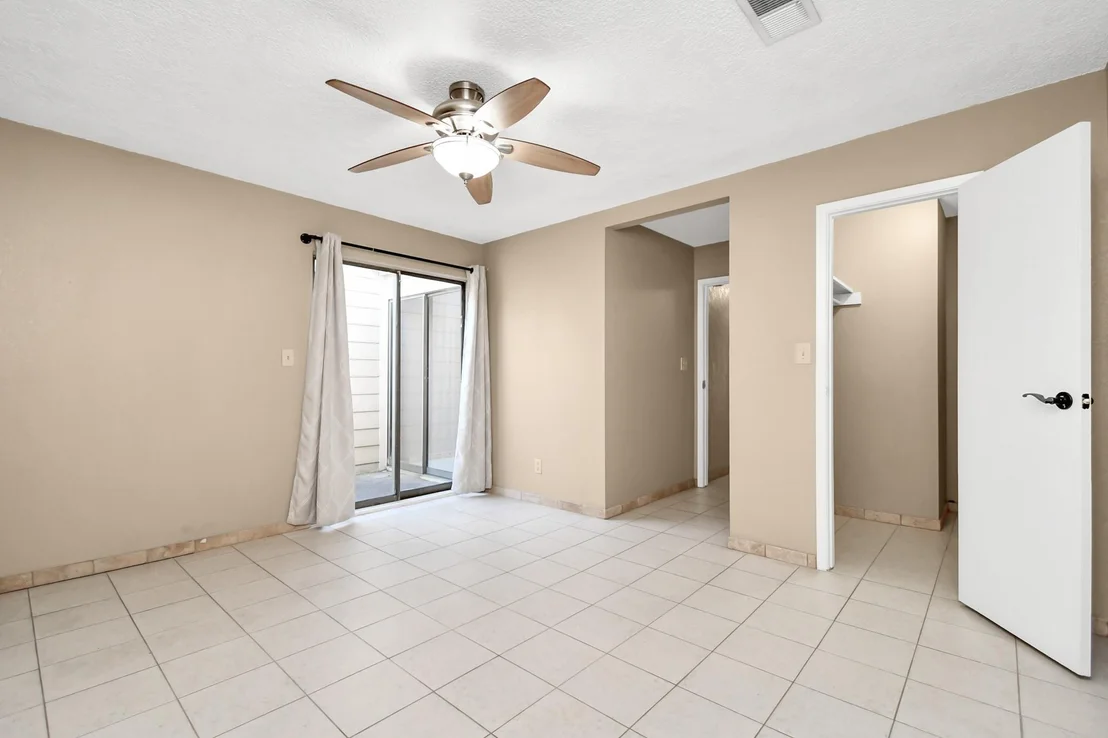 Photo of Unit 250D at 2501 Gulf Freeway