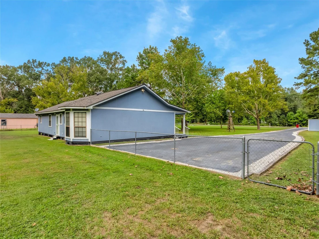 Photo of 207 Lone Pine Drive