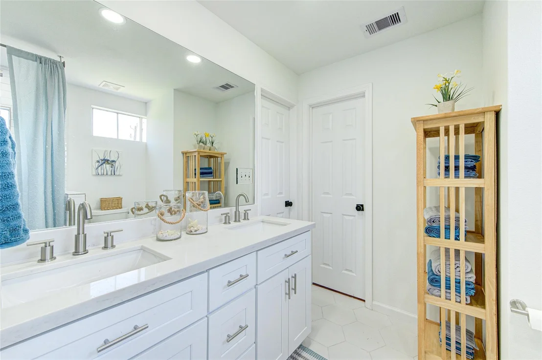 Photo of 411 Galley Way