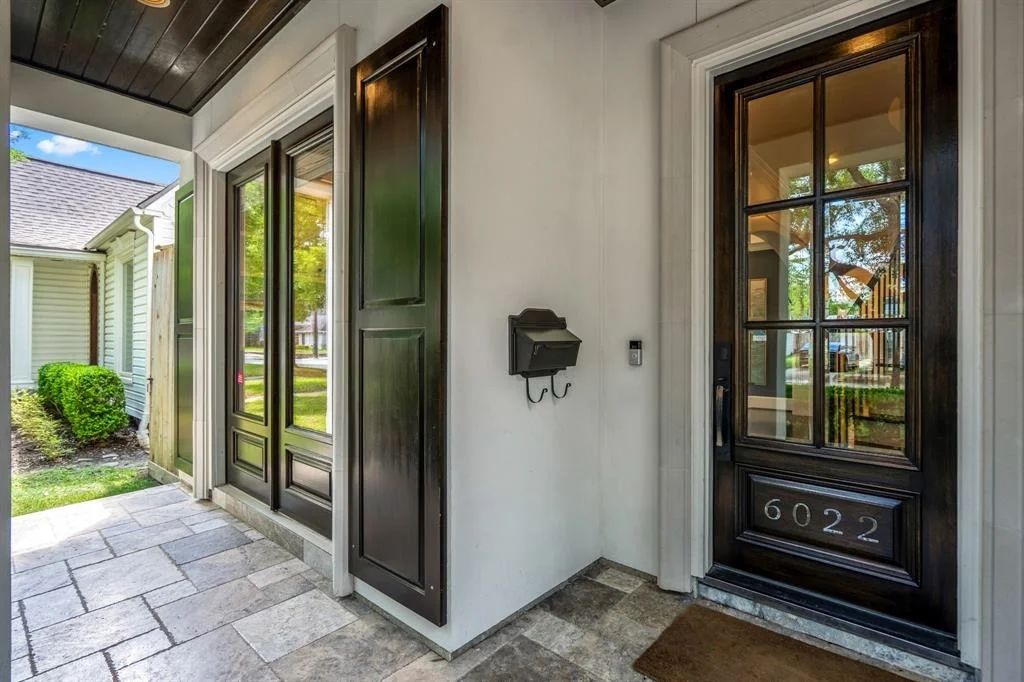 Photo of 6022 Lake Street