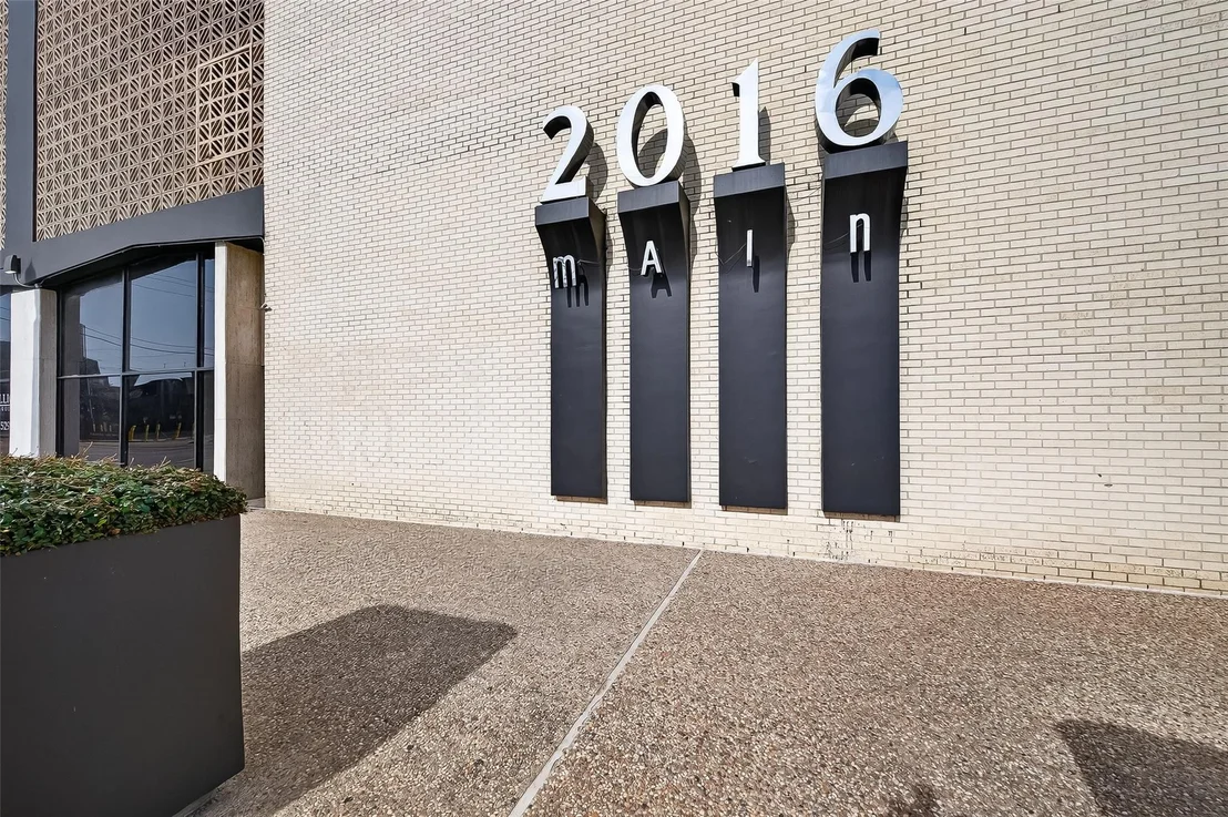 Photo of Unit PH3 at 2016 Main Street