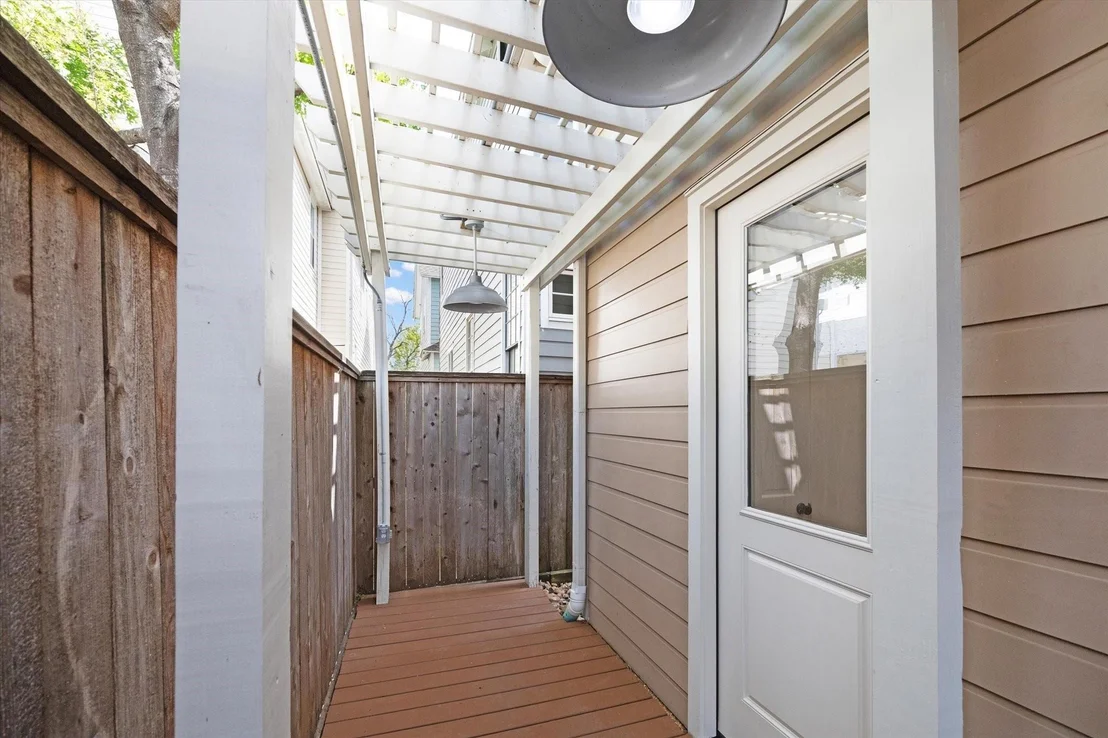 Photo of 705 W 9th Street