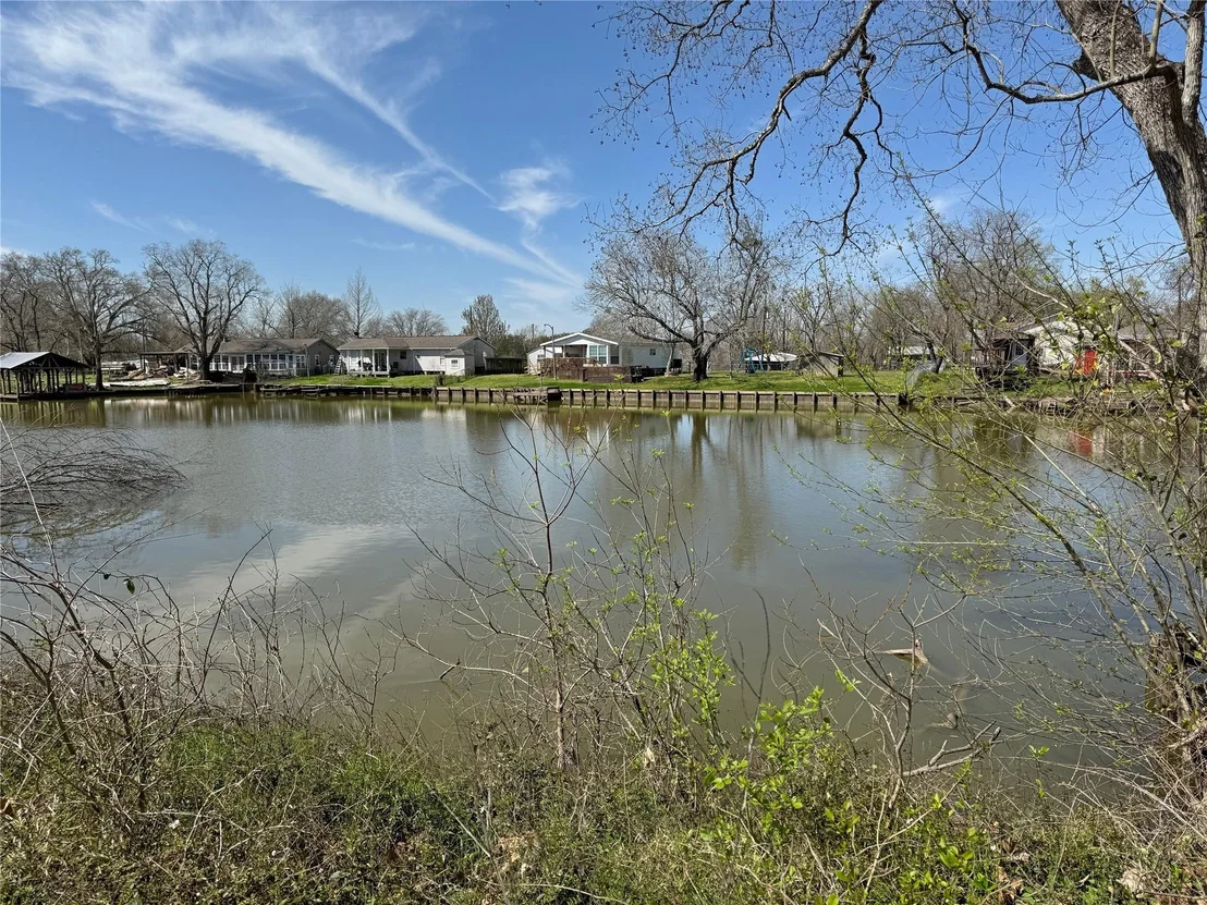 Photo of 585 River Oaks Drive