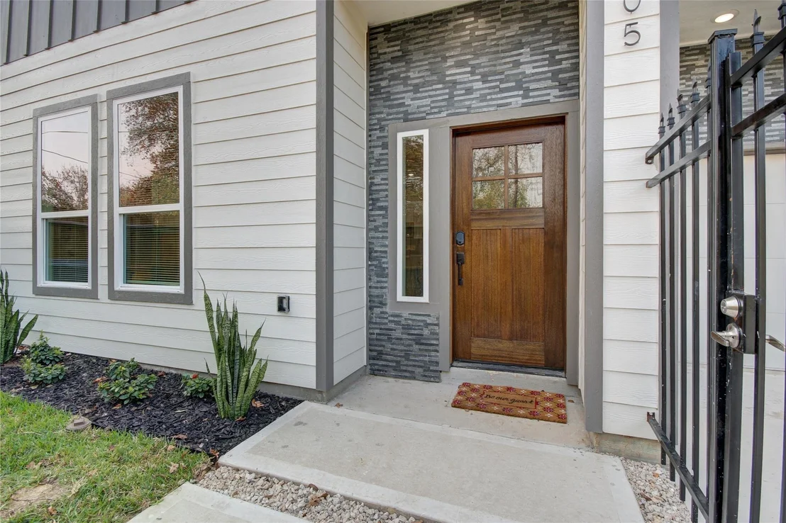 Photo of 9305 Tower Street