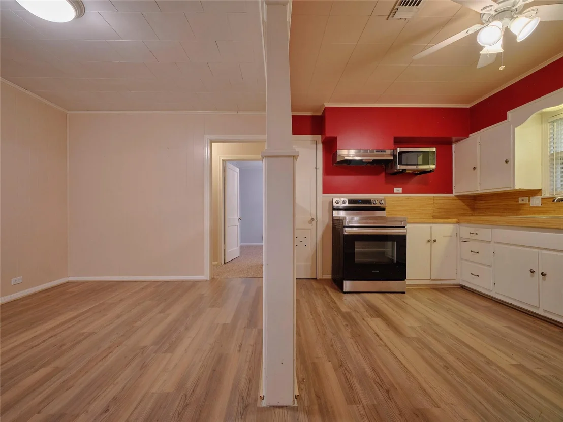 Photo of 9402 Line Street