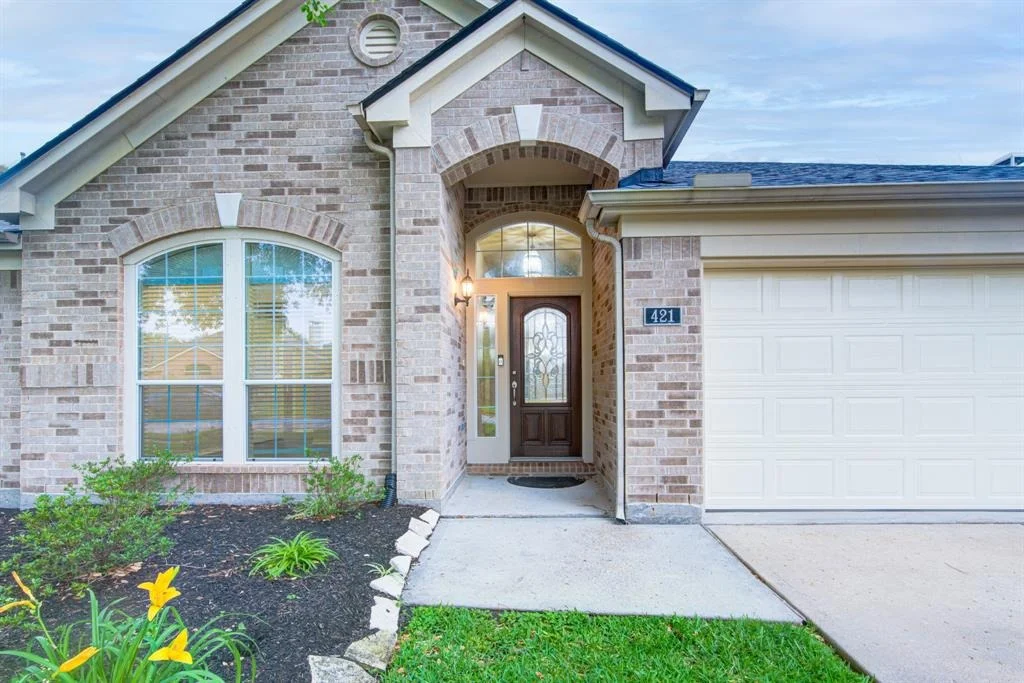 Photo of 421 Laddingford Lane