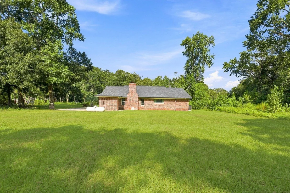 Photo of 18813 Woodridge Drive