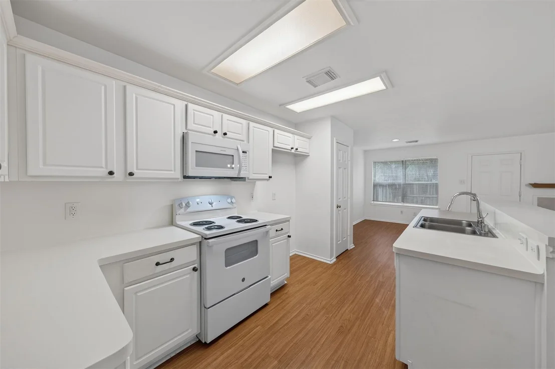 Photo of 130 S Walden Elms Circle