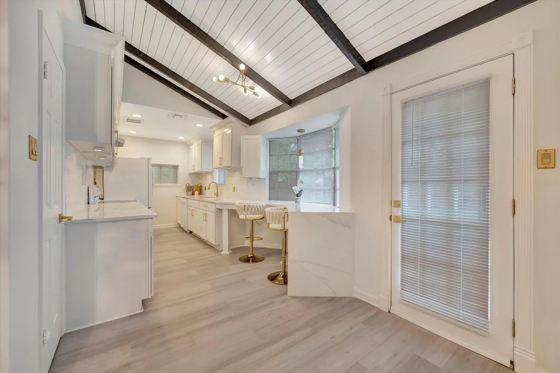 Photo of 910 Beachcomber Lane