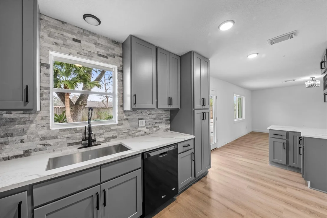 Photo of 5734 Farwell Drive