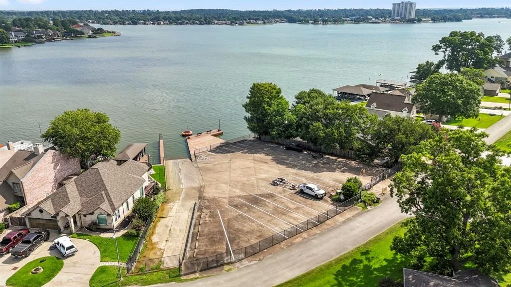 Photo of 1079 Lake View Drive