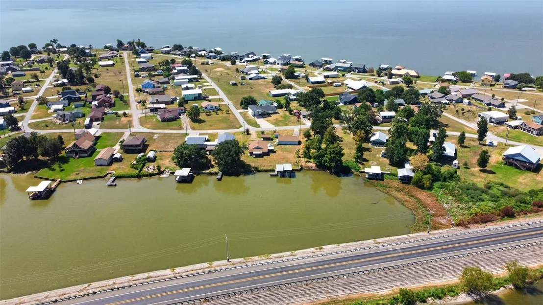 Photo of 281 Lakeshore N