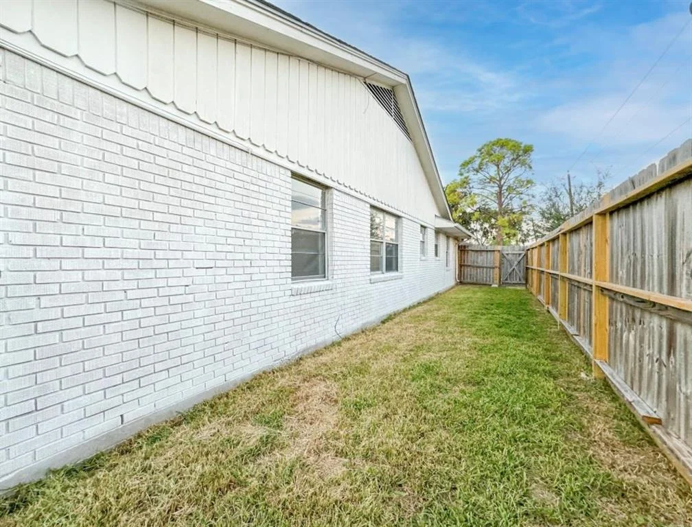 Photo of 6301 Rowan Lane
