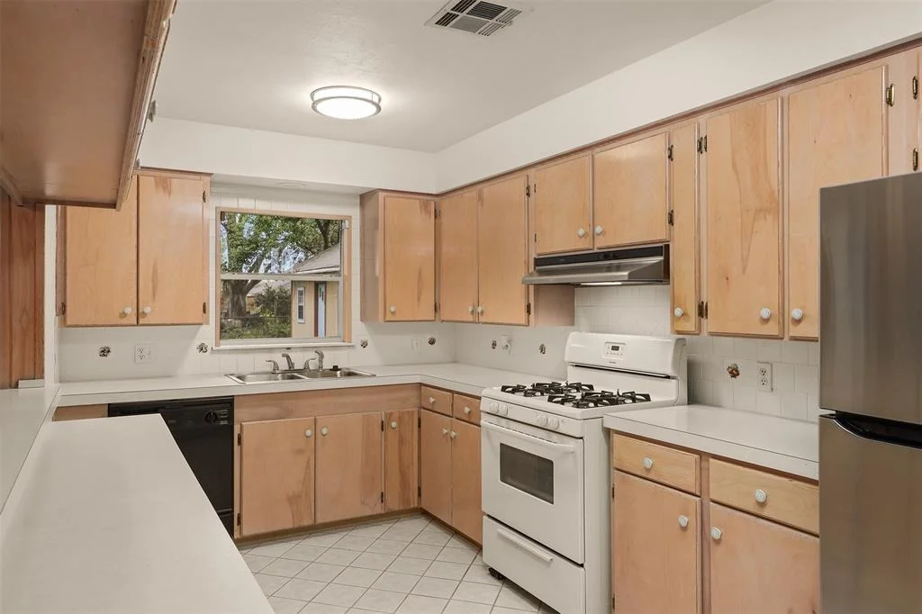 Photo of 2706 John Street