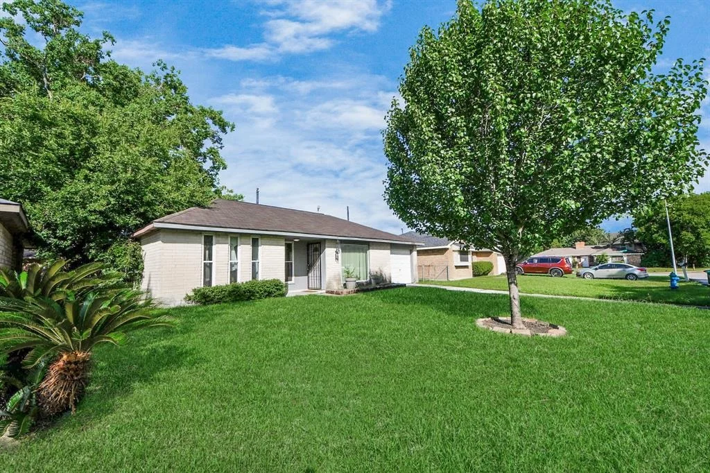 Photo of 12610 Chiswick Road