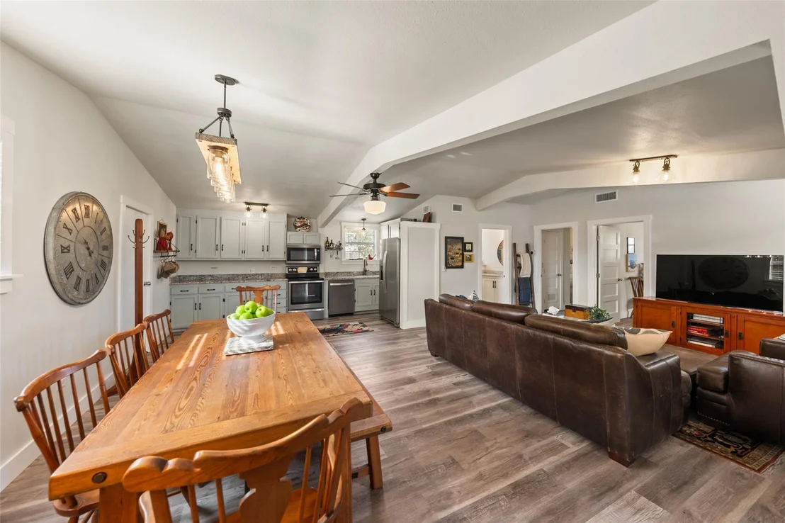 Photo of 1402 County Road 243